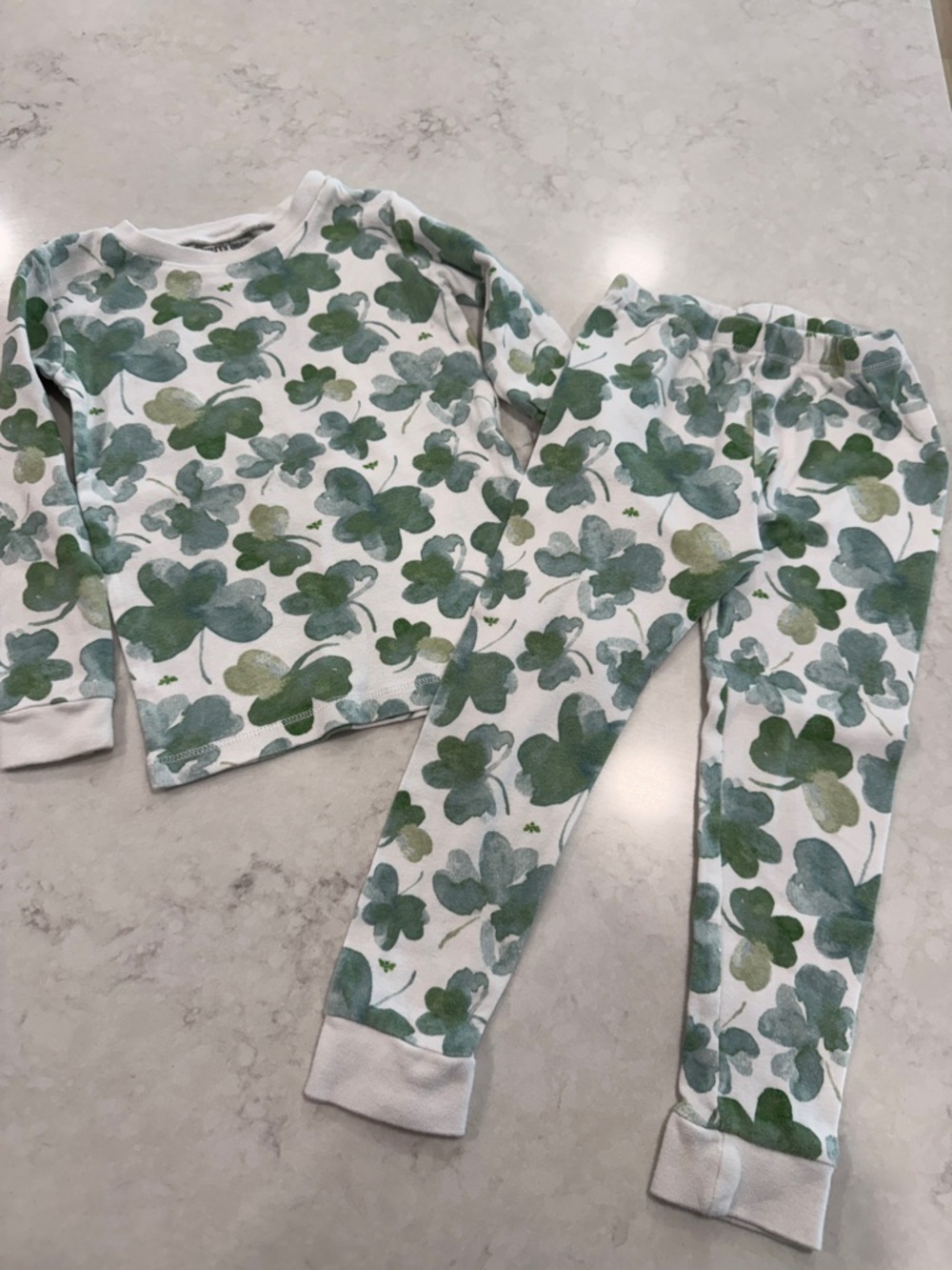 Burt’s Bees Green Clover Print Pajama Set 3T